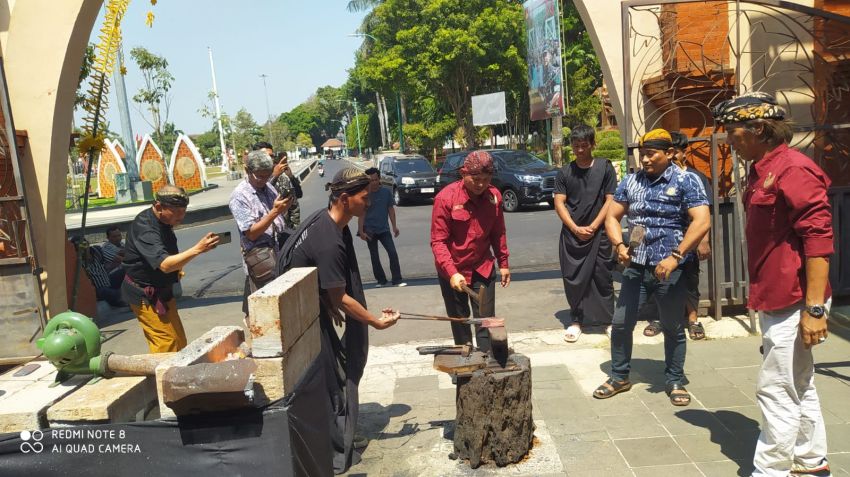 Empu Keris: Ngelmu Laku, Metalurgi, dan Jati Diri Peradaban Jawa