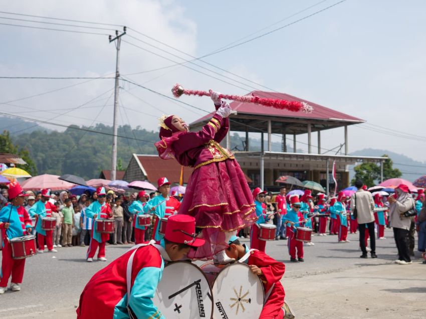 Pemerintah Kabupaten Solok Peringatan Hari Ulang Tahun (HUT) ke-81 Kemerdekaan Republik Indonesia Menggelar Pawai Alegoris