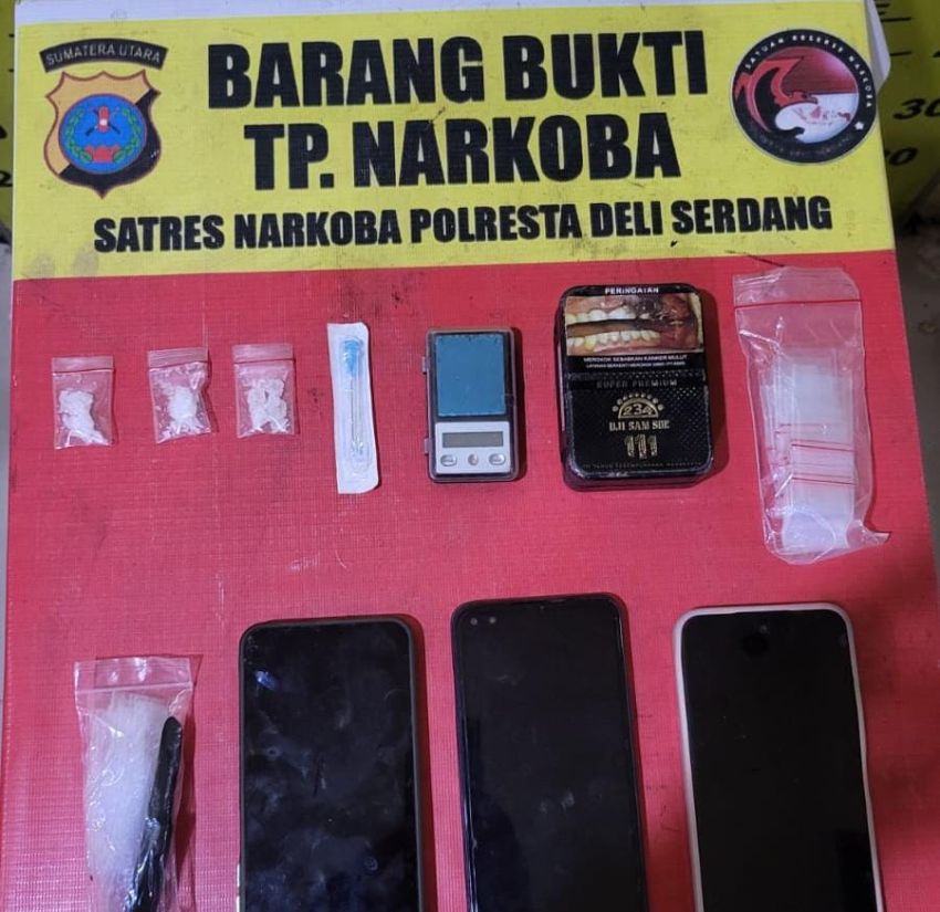 Kompak Berantas Narkoba, Warga Bersama Polisi Amankan Terduga BD Sabu di Tiga Juhar