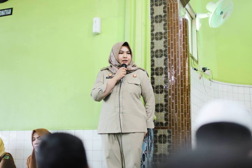 Wabup Madina Atika Ingatkan Orang Tua, Jangan Biarkan Anak Terlalu Larut dengan HP