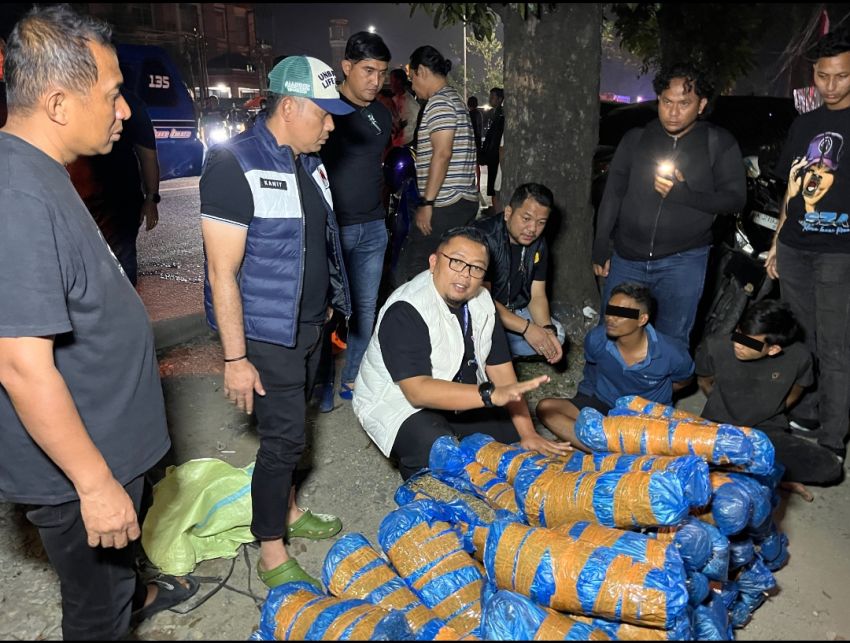 Kejar - Kejaran Hingga Harus Tabrak Mobil Pelaku Satresnarkoba Polrestabes Medan Berhasil Gagalkan Pengiriman 93 Kg Ganja