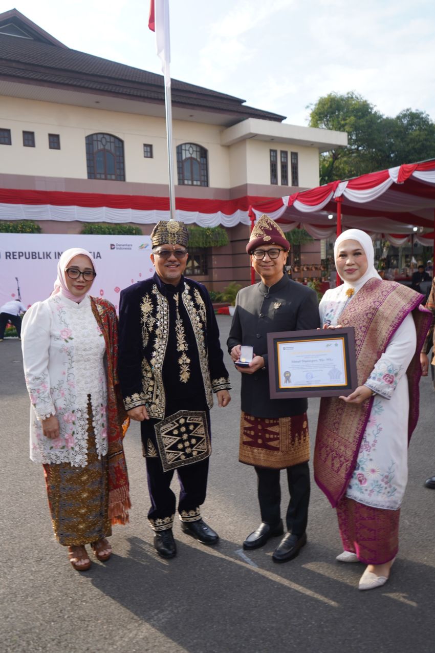 HUT RI ke-81, PTPN IV Regional I Beri Penghargaan Masa Pengabdian 813 Karyawan
