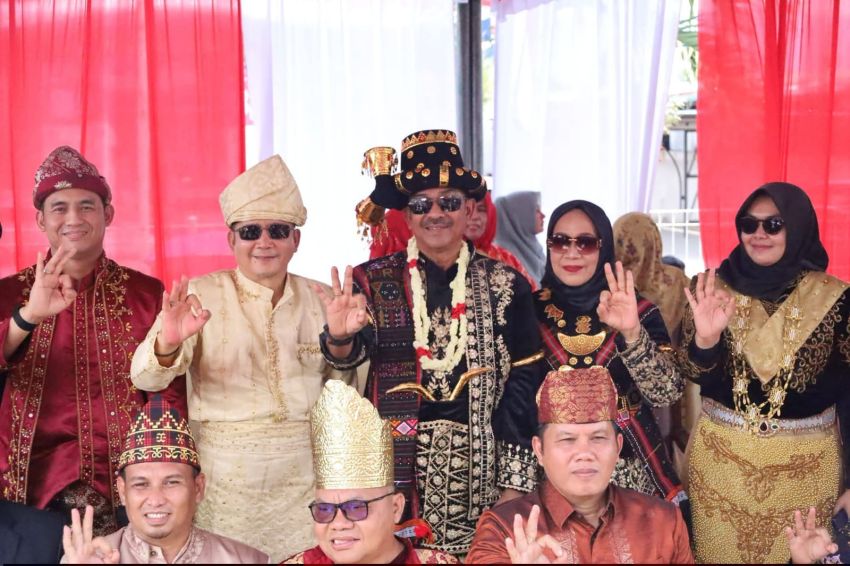 Panyabungan Dibanjiri Warga! Kostum 80-an hingga Busana Adat Nusantara Warnai Karnaval HUT RI ke-81 di Madina