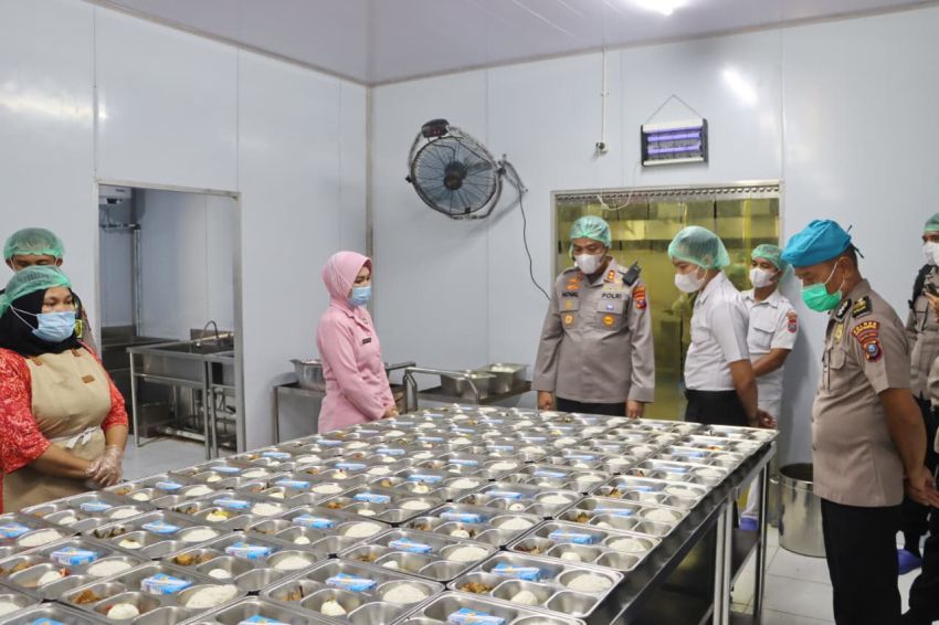 Kapolres Padangsidimpuan AKBP Noval Nanusa Gegoh Desky Cek Dapur SPPG, Pastikan Makanan Aman dan Higienis