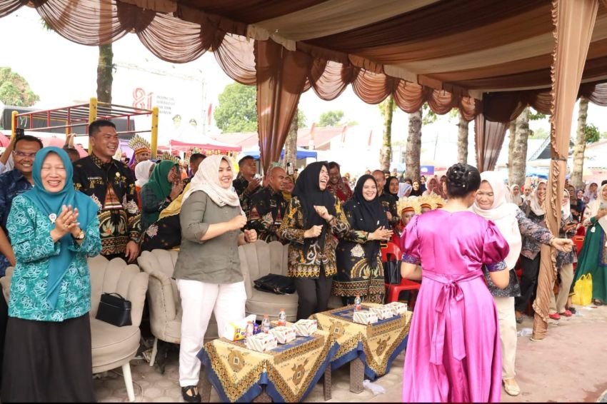 Lomba Marturi dan Tari Bikin Panyabungan Bergemuruh, Atika Azmi Beri Pesan untuk Generasi Muda