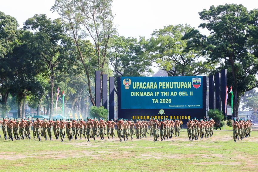 Wali Kota diwakili Staf Ahli Bidang Pembangunan menghadiri Upacara Penutupan Dikmaba Inf TNI AD Gelombang II TA 2026 di Rindam