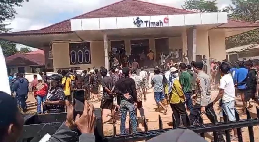 GELOMBANG DEMONSTRASI DIPICU TERHENTINYA AKTIVITAS PEMBELIAN BIJIH TIMAH MASYARAKAT