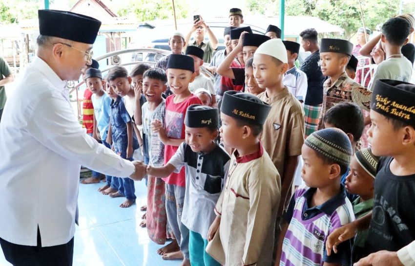 Bupati Simalungun Sholat Jumat Bersama Masyarakat, Perkuat Silaturahmi di Masjid Darussalam*