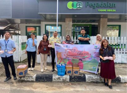 Pegadaian Ketuk Pintu Langit, Berbagi Makanan di Lima Wilayah