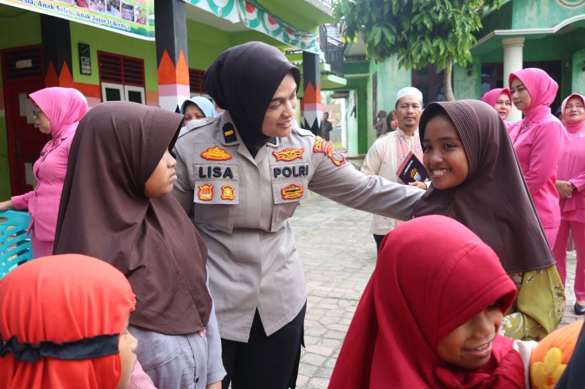 Humanis! Polwan Polres Tapsel Pilih Berbagi dan Menguatkan Sesama di Hari Jadi ke-78