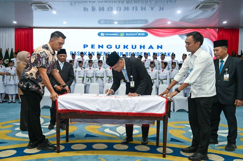 Bobby Nasution Kukuhkan 74 Paskibraka Sumut, Tekankan Peran sebagai Teladan Persatuan