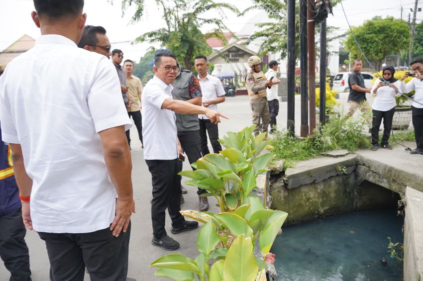 Sidak di Medan Helvetia, Wakil Wali Kota Medan Soroti Drainase Tersumbat dan Tak Terhubung