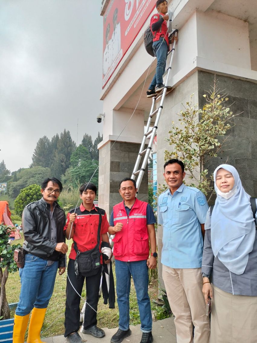Tak Tinggal Diam! Diskominfo Kabupaten Solok Gerak Cepat Gandeng IndiHome Pulihkan Akses Komunikasi Pascagalodo Arosuka