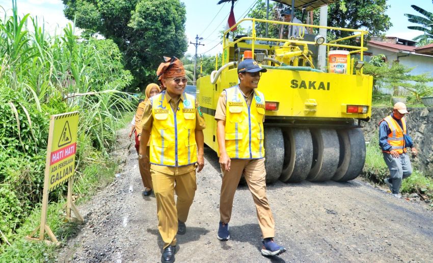 Bupati Simalungun Tinjau Pengaspalan Ruas di Kecamatan Gunung Maligas, Pastikan Infrastruktur Berkualitas
