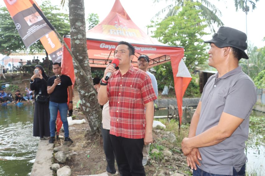 Mancing Bareng Polres Padangsidimpuan Pererat Hubungan Polri, Warga, dan Media: 300 Kg Ikan Mas Jumbo Ditebar di Depan Peserta