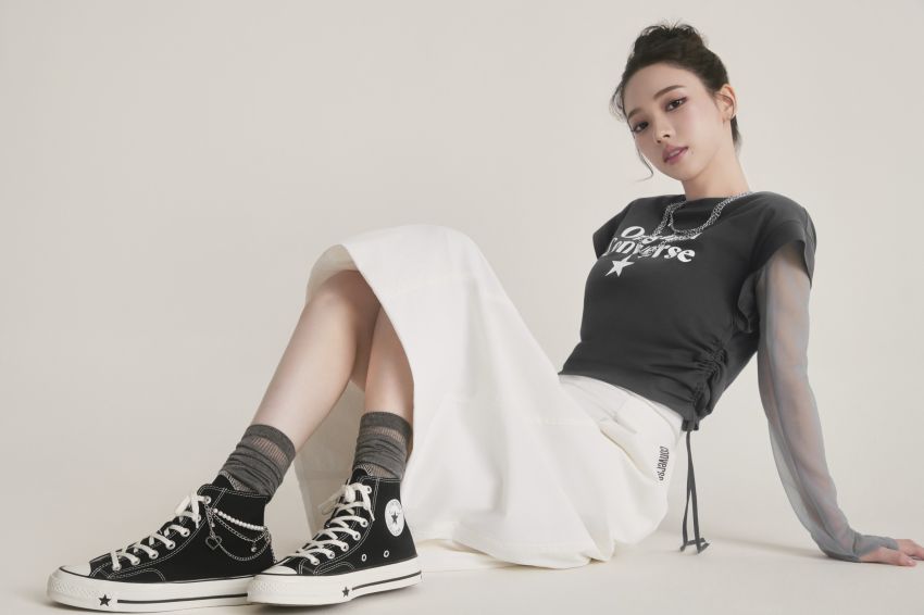 CONVERSE CHUCK 70X HADIR DENGAN DUALITAS: KLASIK DI DNA, MODERN DI GAYA, ALA KARINA AESPA