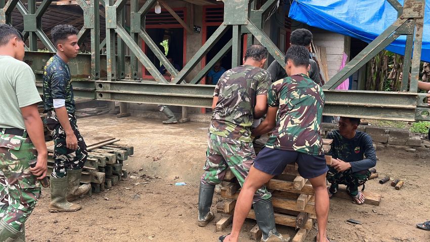 Jembatan Modular di Desa Sihare'o III Nias Capai 64,5 Persen