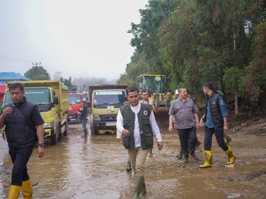 Hari Ke-3 Tanggap Darurat, Pembersihan Material Banjir Bandang Arosuka Terus Dilakukan