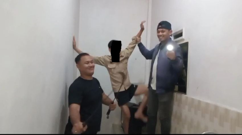 Jatanras Polres Asahan Sisir Rawan, Tiga Remaja Diamankan : Dua Celurit Disembunyikan di Atap Rumah