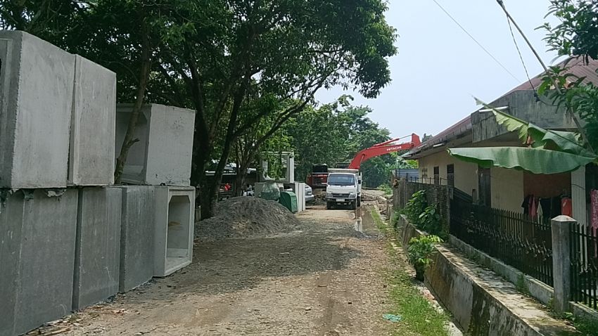 Baru Sehari Pengerjaan, Oknum Lurah Diduga Bagi Bagi Anggaran Proyek Drainase di Kuala Bekala Medan Johor