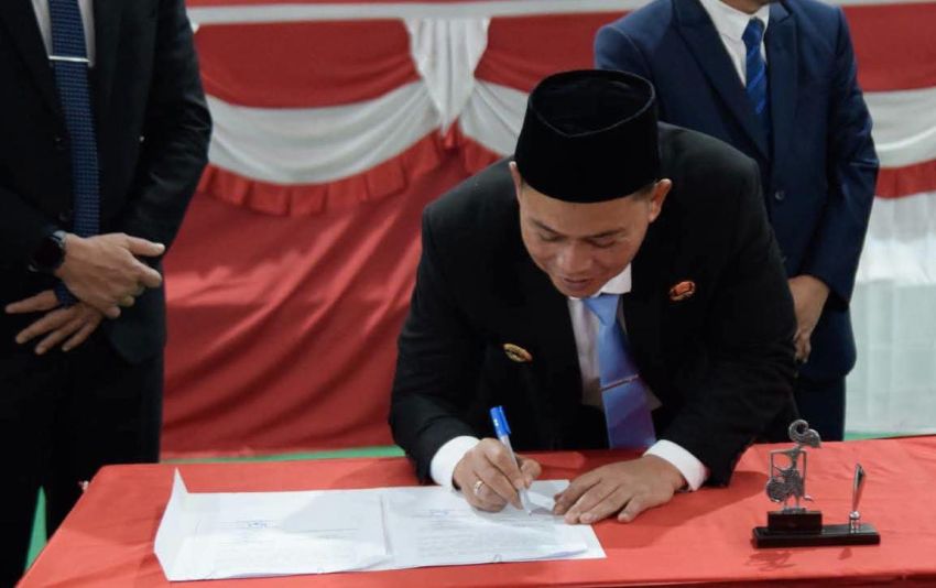 Demi Pembangunan Palas, Bupati Putra Mahkota Alam Resmi Tandatangani Perubahan APBD 2026
