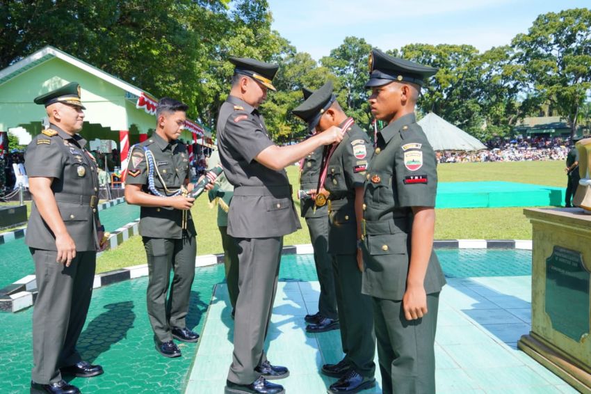 Pangdam I/BB Pimpin Penutupan Dikmata, 1.955 Siswa Resmi Jadi Prajurit TNI AD