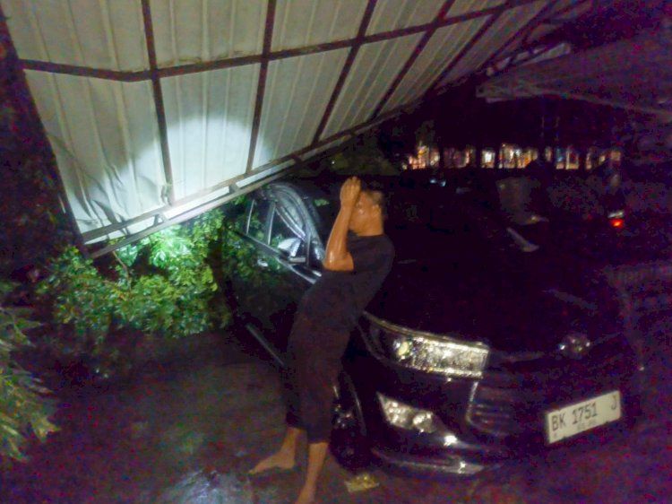 Pohon Tumbang Singkap Tiga Mobil Dinas di Rumah Ketua DPRD Medan, Pengamat Pertanyakan Urgensi