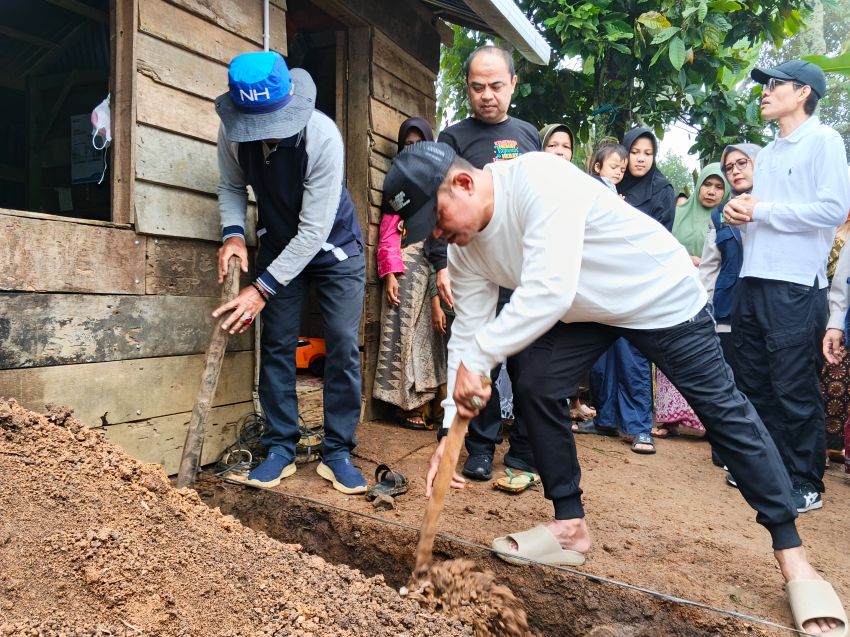 Bupati Solok Goro Bersama Pembangunan Rumah Bantuan untuk Zahira