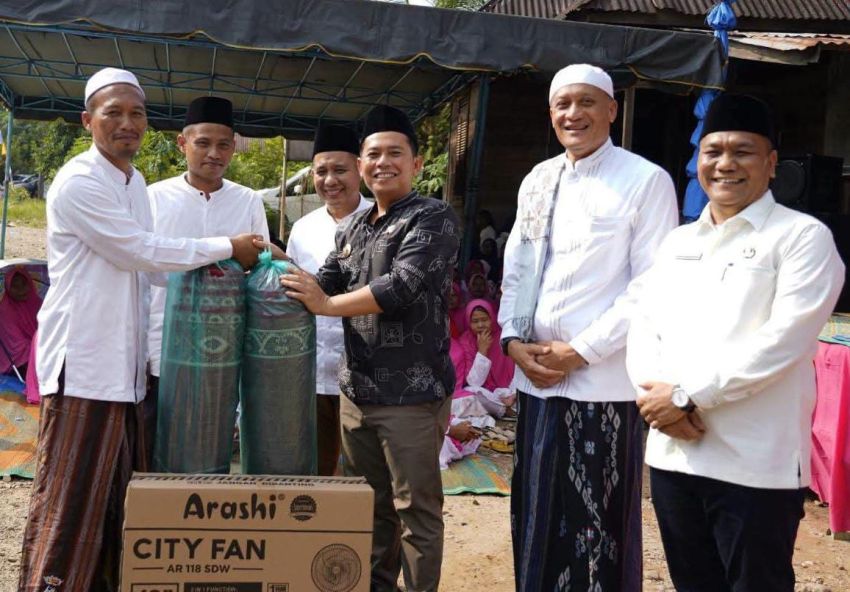 Santuni Anak Yatim hingga Salurkan Bantuan Pangan, Begini Jumat Berkah Bupati Palas Putra Mahkota Alam Hasibuan