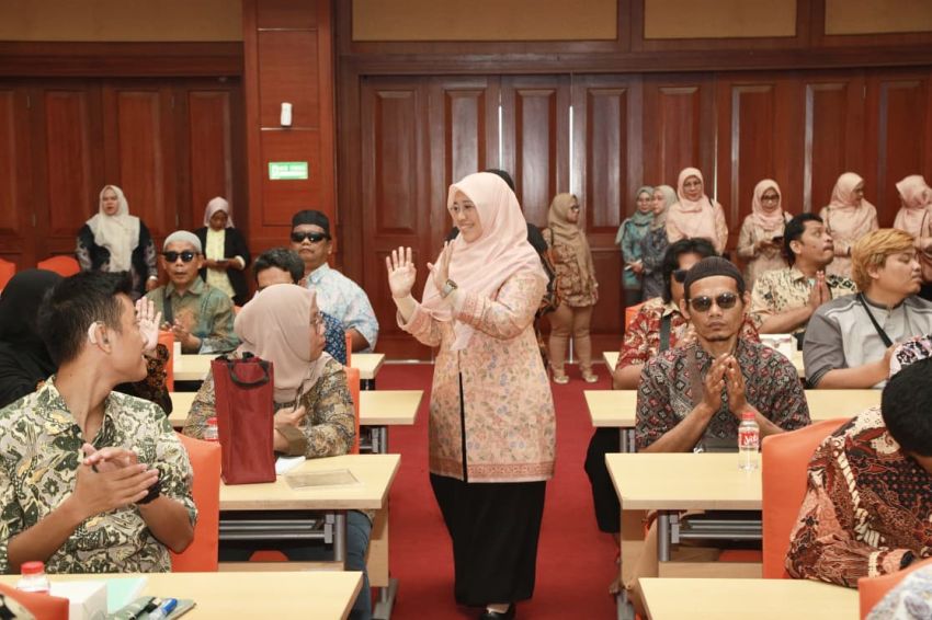 Kemnaker Bekali Penyandang Disabilitas Keterampilan Membuat Jus Sehat