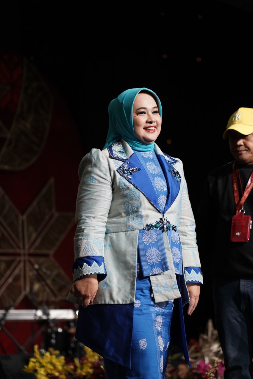 Anggunnya Jelita Asri Ludin Tambunan dalam Balutan Tenun Deli Serdang di Kriyanusa 2026