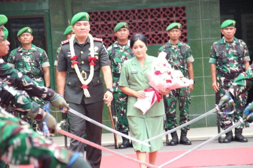 Prajurit Petarung Gelar Tradisi Korps Pedang Pora Penyambutan dan Pelepasan Dandim 0201/Medan