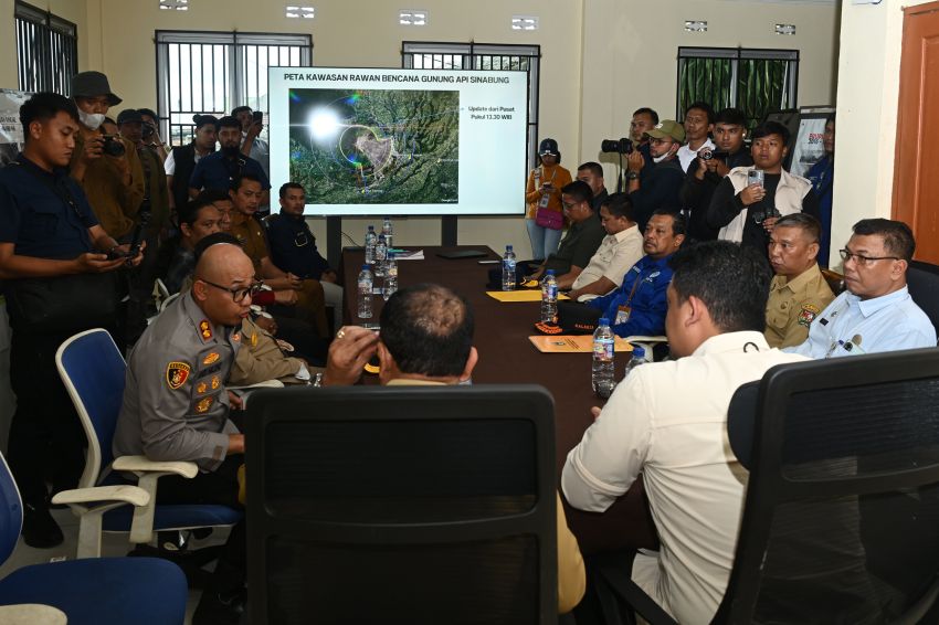 Gunung Sinabung Naik Status Siaga, Bobby Nasution Perintahkan Evakuasi Warga di Zona Bahaya