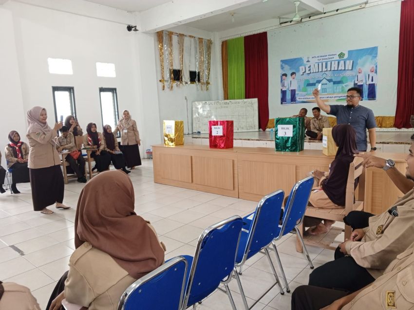 MTS Al Manar Gelar Pemilihan Ketua dan Wakil Ketua OSIM, Layaknya Seperti Pemilu, Reyval dan Nazwa Unggul