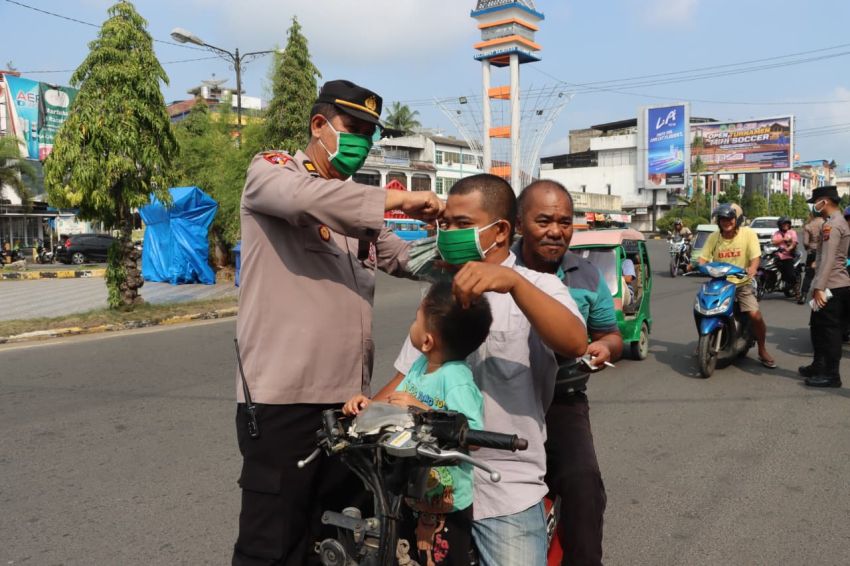 Antisipasi Dampak Kabut Asap Karhutla, Polres Padangsidimpuan Sebar 3.000 Masker