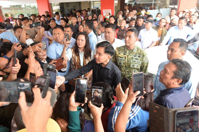 Gubernur Bobby Bersama Wapres Tinjau Siswa Diduga Keracunan MBG di Karo, Pastikan Pemulihan Kesehatan