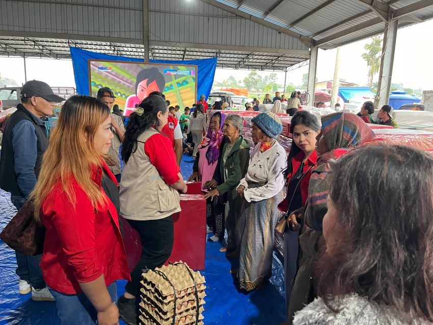 Lanjutkan Penyaluran Bantuan Erupsi Sinabung, PDI Perjuangan Sumut Jalankan Instruksi Megawati: "Kader Harus Menangis dan Tertawa Bersama Rakyat