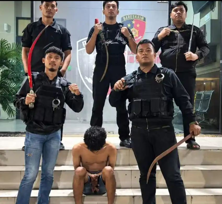 Patroli KRYD Tim Macan Polres Pelabuhan Belawan Amankan Seorang Pemuda & Sita 4 Celurit