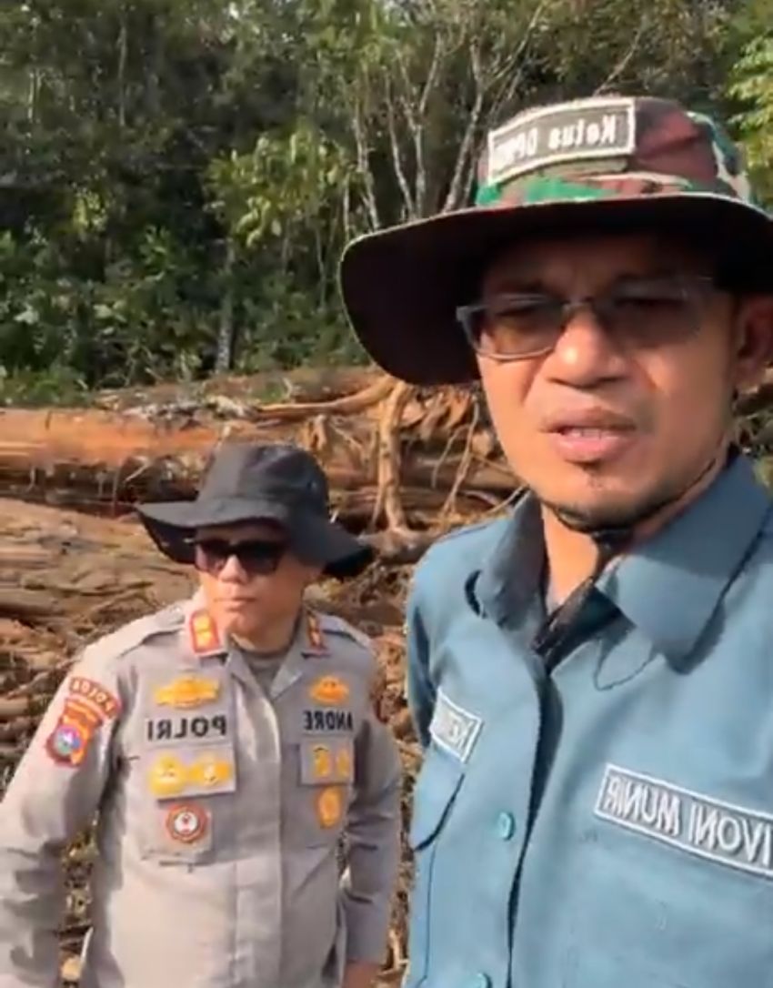 Anjing Pelacak Dikerahkan Cari Korban Galodo Arosuka, KTP hingga Celana Ditemukan