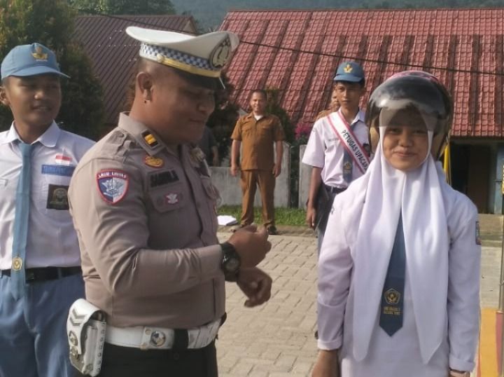 Police Goes to School, Satlantas Polres Tapsel Tekankan Pelajar Wajib Tertib Berlalu Lintas di SMKN 2 Sipenggeng