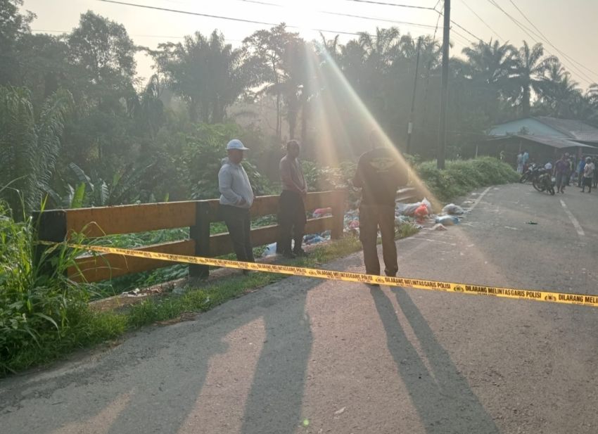 Tanggap Bencana, Polsek STM Hulu Bantu Aktifkan Jalur Alternatif Bersama Masyarakat