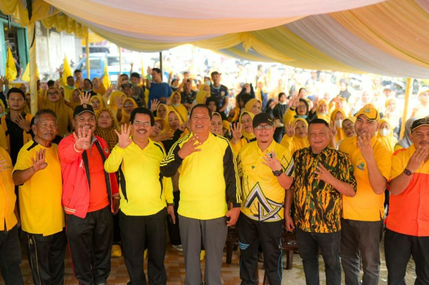 Sambut HUT ke-62 Golkar, Irsan Efendi Nasution Ajak Ratusan Kader dan Warga Jalan Sehat