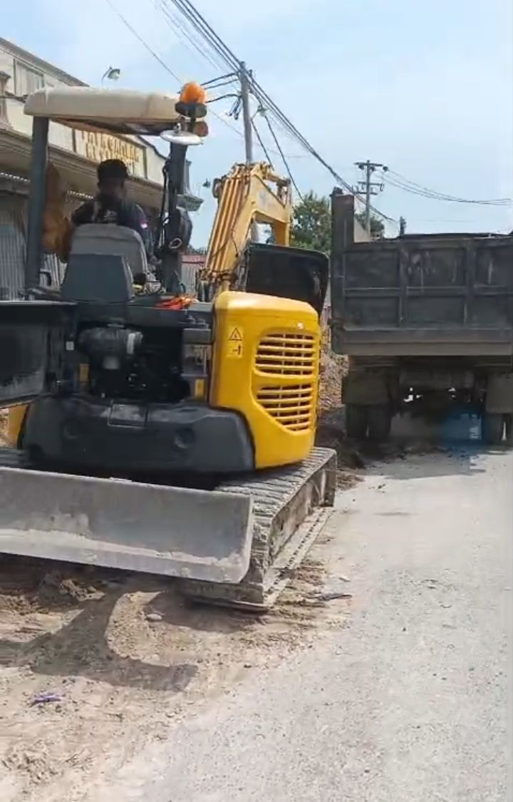Proyek Bahu Jalan Paya Gambar Disorot: Debu Bertebaran, Tanpa Plank Proyek