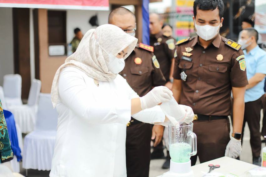 Tegas Lawan Narkoba, Wabup Atika Jadi Saksi Pemusnahan 83,96 Kg Ganja dan 185 Gram Sabu di Madina
