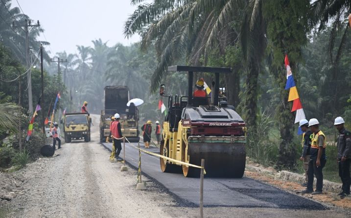 Bobby Nasution Perbaiki Jalan 20 Tahun Terbengkalai di Labusel, Rampung Akhir 2026