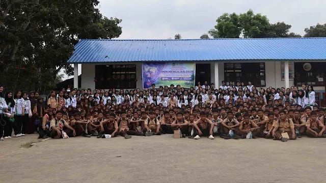 PMM USU Ajak Siswa SMP Negeri 2 STM Hilir Bereksperimen Dengan Teknologi