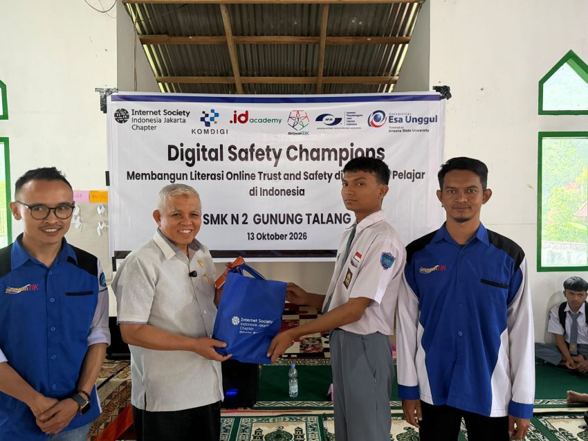 NURFIRMANWANSYAH BERI PESAN TEGAS! Yendi Putra dan RTIK Sumbar Siapkan Generasi Digital Menuju Indonesia Emas 2045