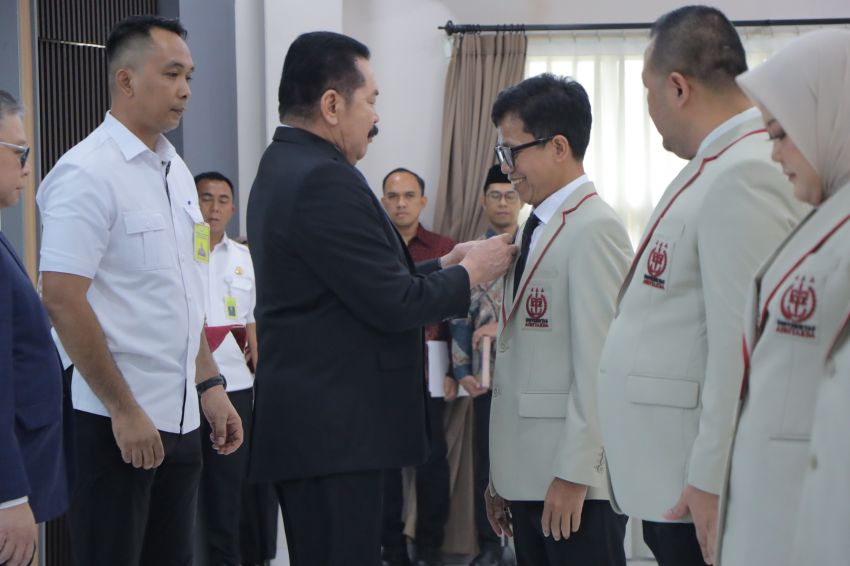 Proficiat ! Prof. Dr. Pujiyono Suwadi, SH. MH Rektor Universitas Adhyaksa