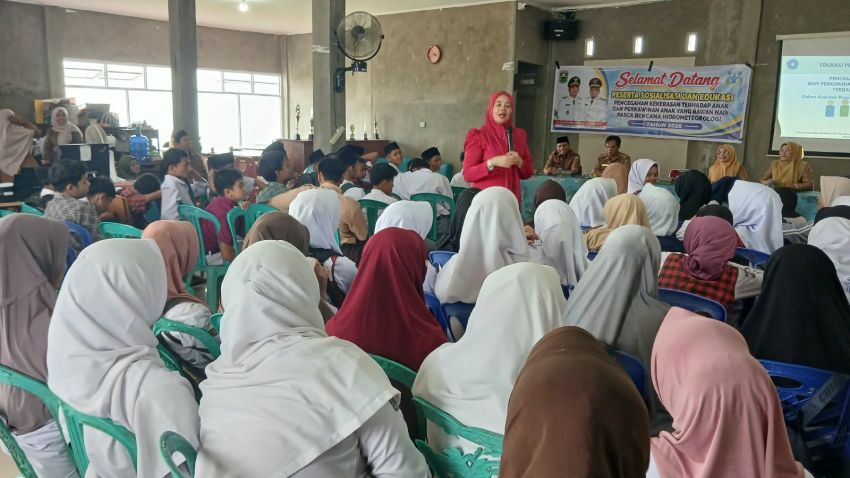 Ketua TP-PKK Kabupaten Solok Edukasi Pelajar Paninggahan tentang Pencegahan Perundungan dan Kekerasan Anak