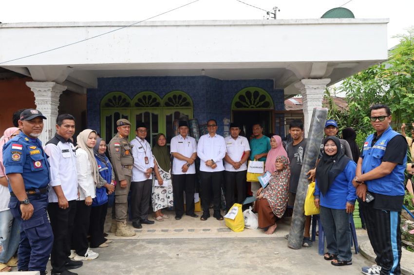 Pemko Tanjungbalai Serahkan Bantuan kepada Korban Kebakaran di Bunga Tanjung